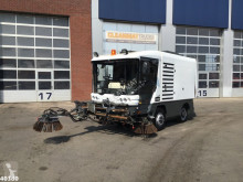 Camion cu echipament de măturat străzi Ravo 540 with 3-rd brush