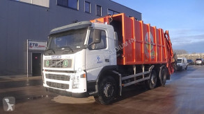 Camion de colectare a deşeurilor menajere Volvo FM9