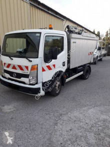 Camion benne à ordures ménagères Nissan Cabstar 35.11