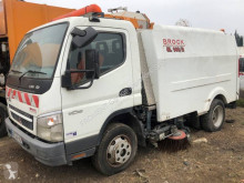Camion balayeuse Mitsubishi Canter 7C18