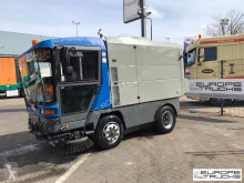 Camion cu echipament de măturat străzi Ravo 560