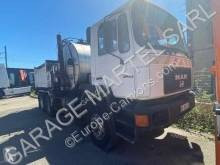 Camion balayeuse MAN 33.332