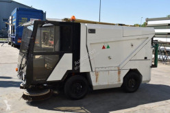Camion balayeuse HMF 185