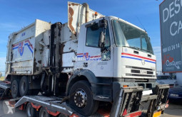 engin de voirie camion benne à ordures ménagères