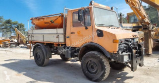 Camião limpa neve Unimog usada