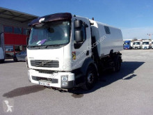 Camion cu echipament de măturat străzi Volvo FL 240