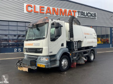 Camion cu echipament de măturat străzi DAF LF 220