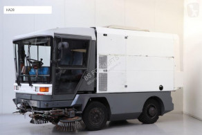 Camion cu echipament de măturat străzi Ravo 530STH