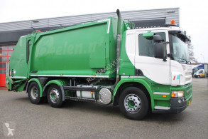 Maquinaria vial Scania P 230 camión volquete para residuos domésticos usado