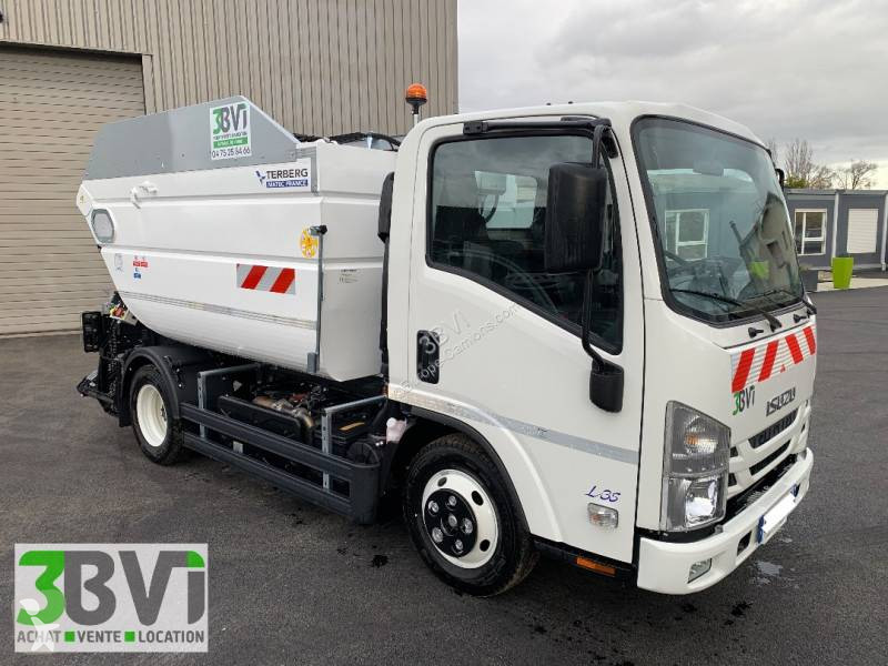 Engin de voirie Isuzu