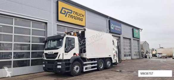 Camión volquete para residuos domésticos Iveco