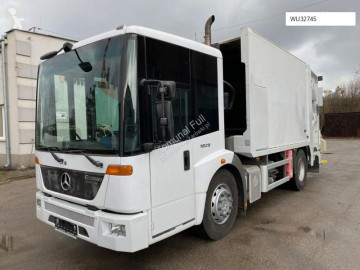 Camión volquete para residuos domésticos Mercedes