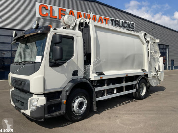Camion benne à ordures ménagères Volvo