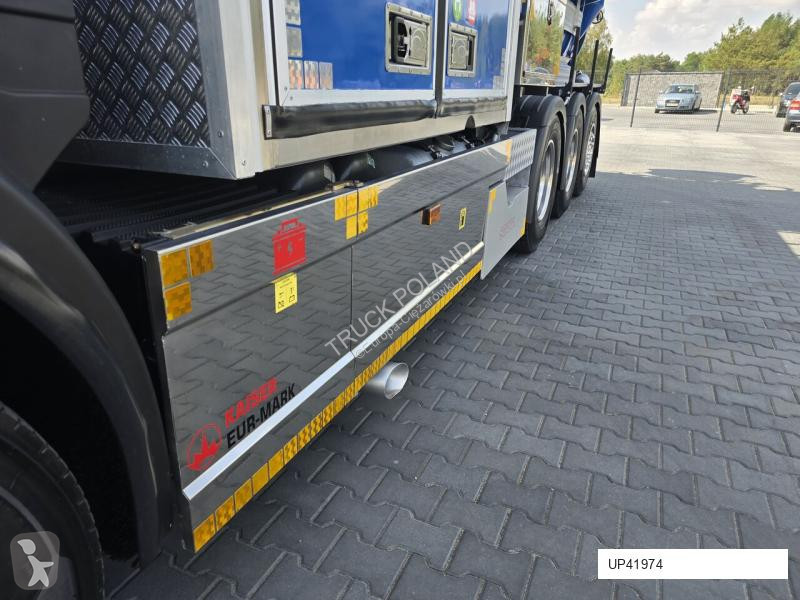 Veicolo per la pulizia delle strade Scania...