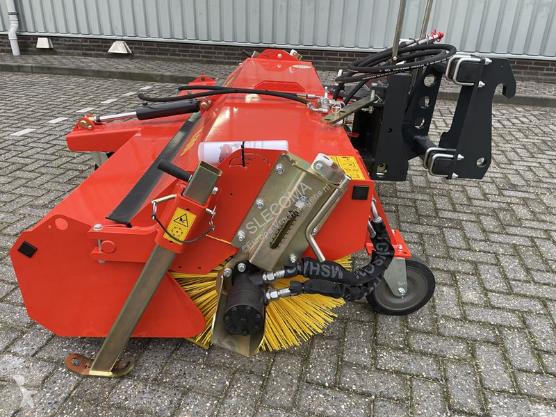 Vägmaskiner  K600-240 Veegmachine