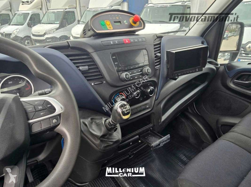 Veicolo per la pulizia delle strade Iveco 35-14...