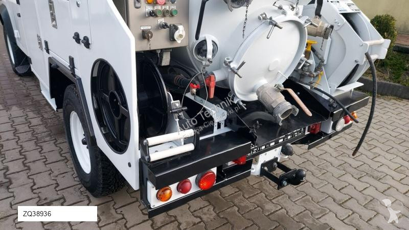 Utilaje pentru drumuri Land Rover RIVARD Bora