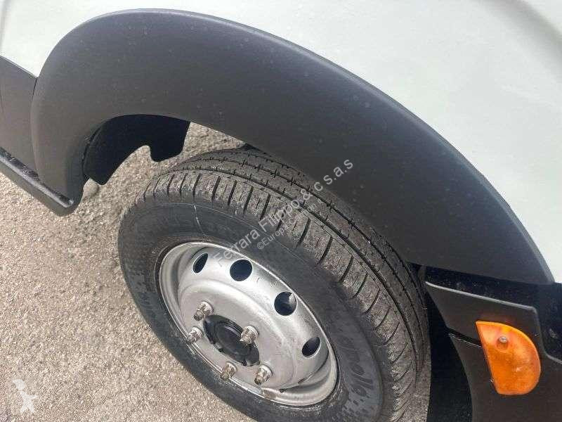 آلة لصيانة الطرق Nissan cabstar 35-11