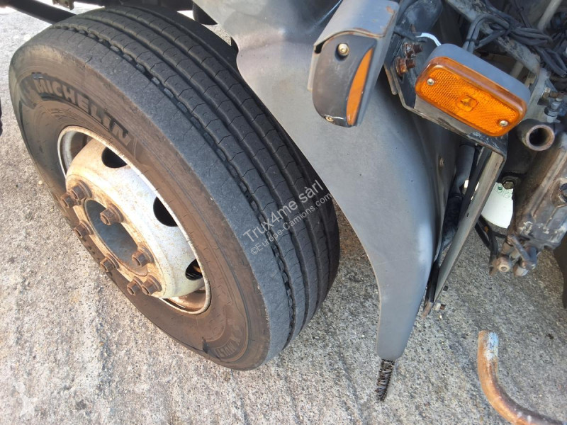 Engin de voirie Renault 220 DCI