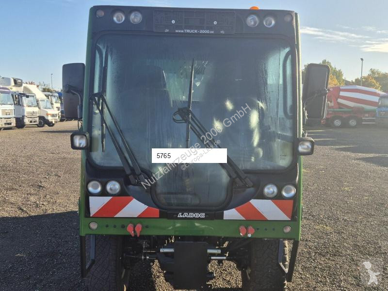Silniční stroje Ladog F30CY023