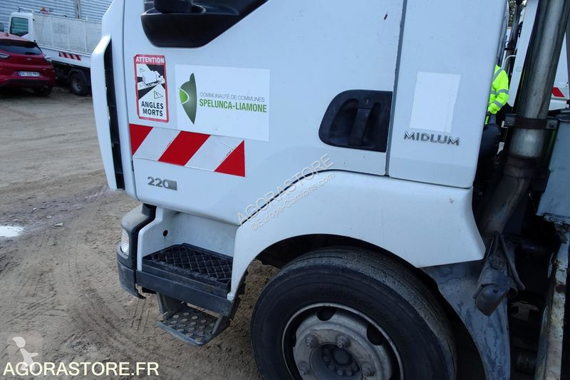 آلة لصيانة الطرق Renault MIDLUM