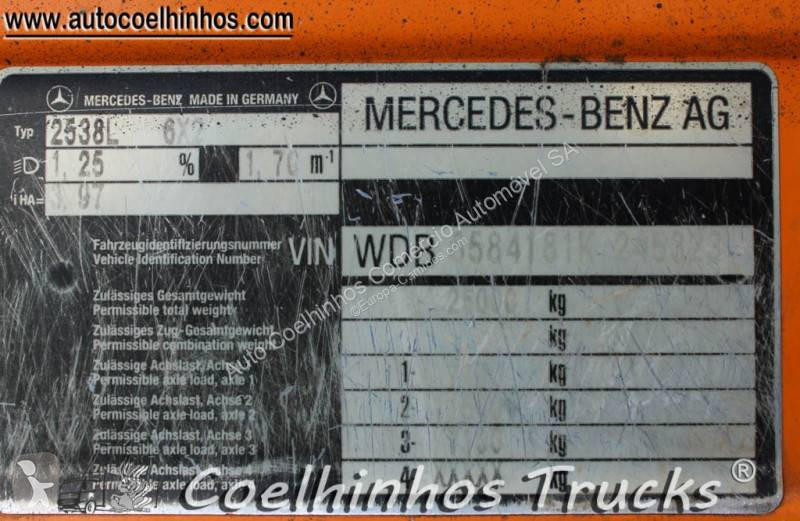 آلة لصيانة الطرق Mercedes