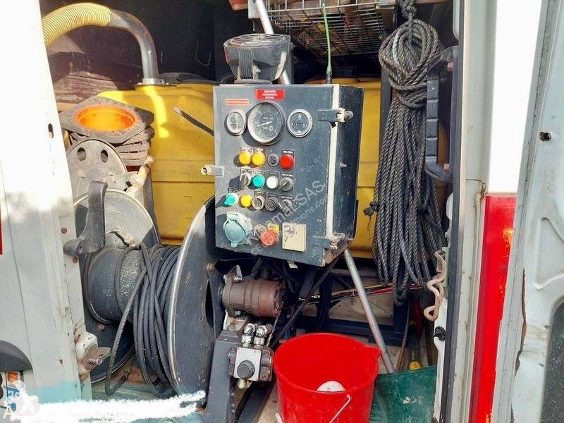 آلة لصيانة الطرق Iveco