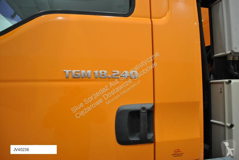 Veicolo per la pulizia delle strade MAN TGM 18.240