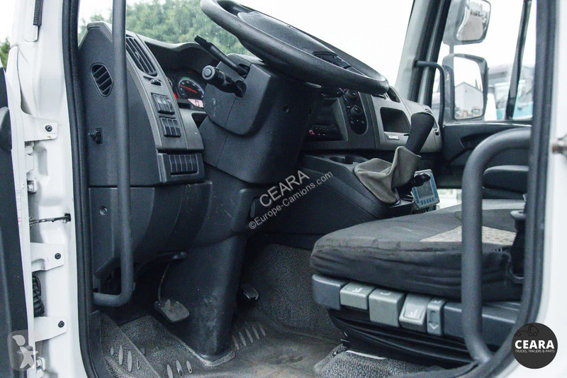 آلة لصيانة الطرق Renault 240.15 BOM