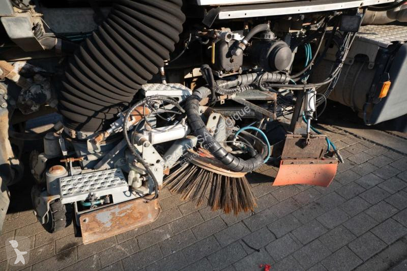 آلة لصيانة الطرق Scania P280 - SCHORINGER...