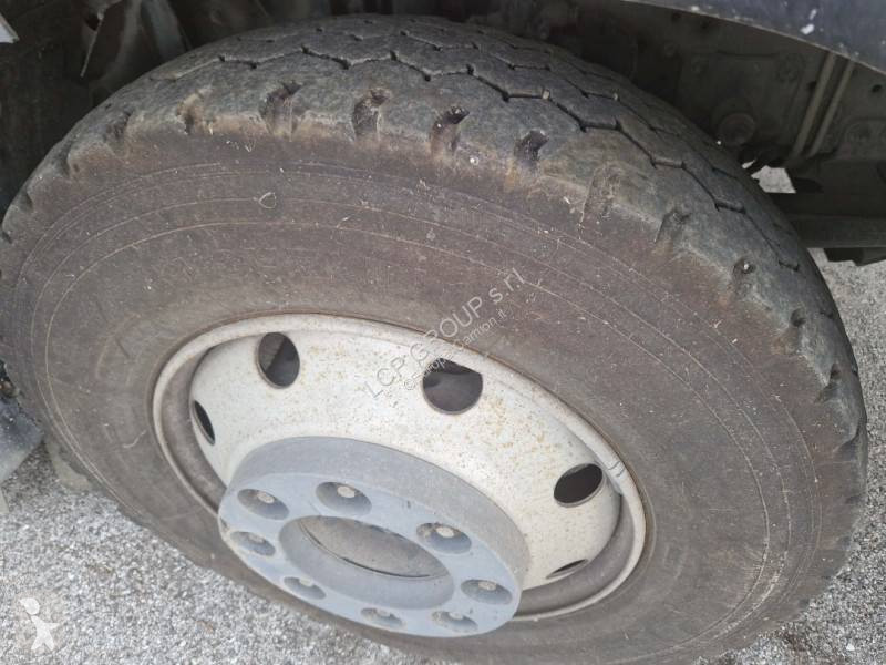 آلة لصيانة الطرق Iveco
