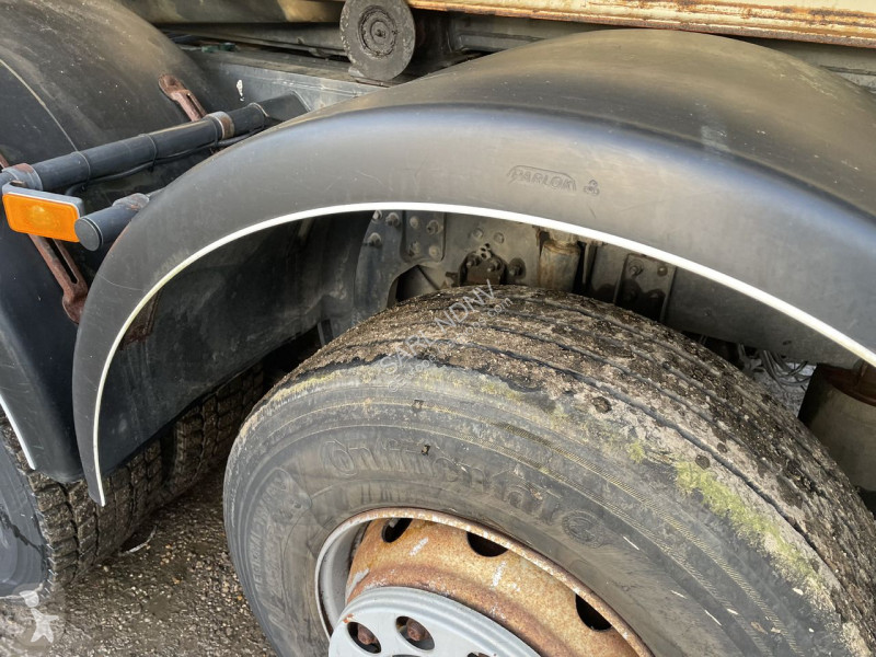 آلة لصيانة الطرق Volvo FM9 300