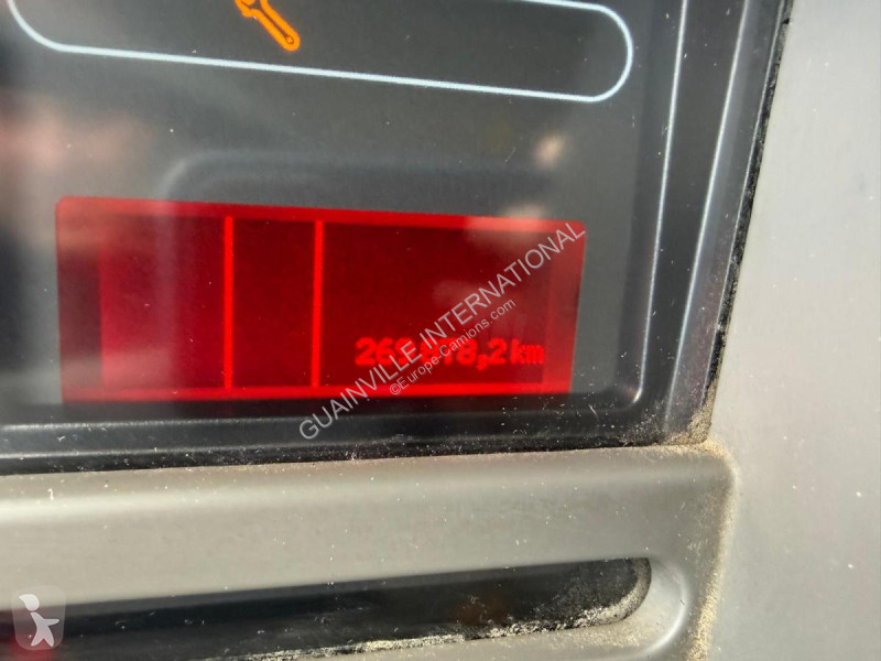 آلة لصيانة الطرق Renault 310 DXI