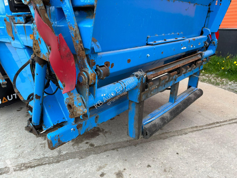 آلة لصيانة الطرق Volvo 410 6x2*4 JOAB ANACONDA...