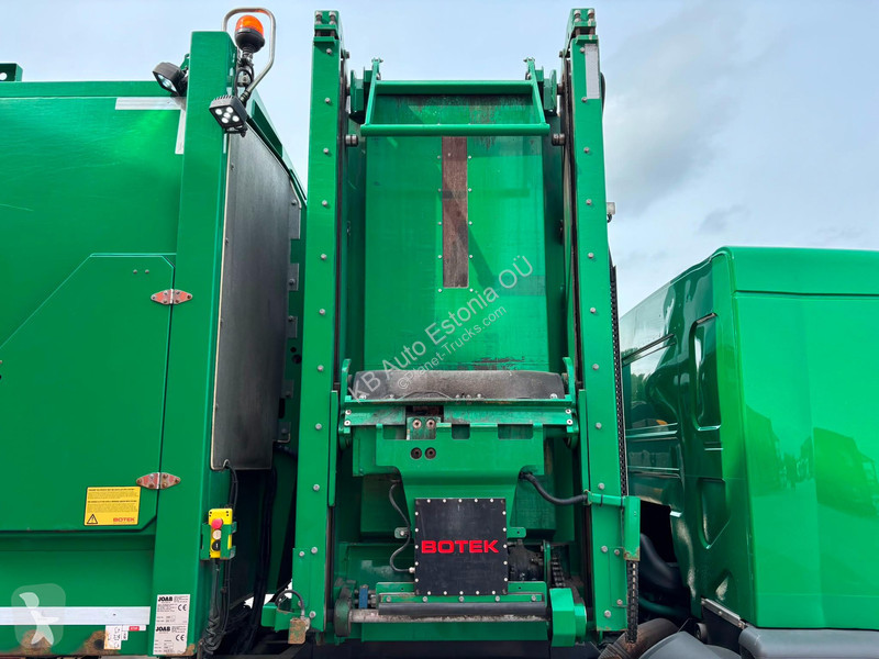 آلة لصيانة الطرق Volvo FE 320 6x2*4 JOAB...