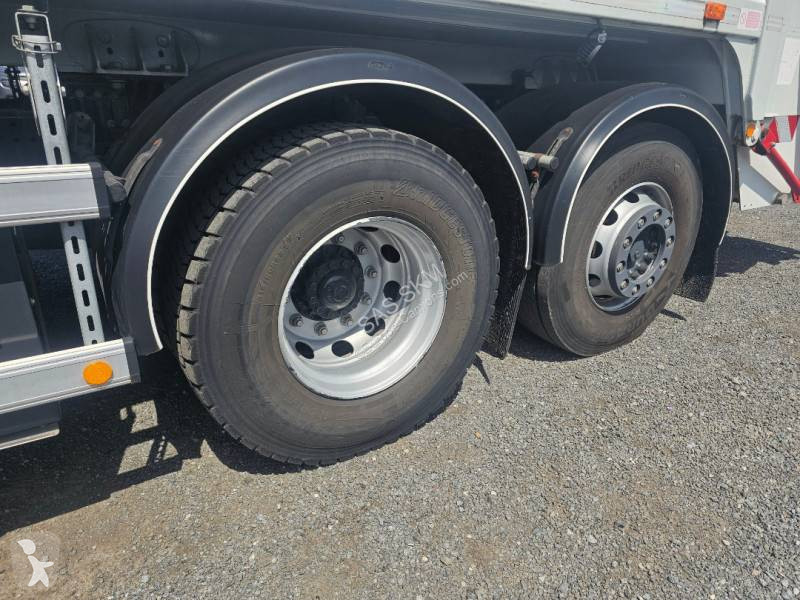 آلة لصيانة الطرق Iveco
