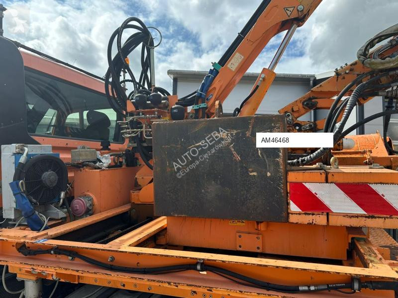 آلة لصيانة الطرق Mercedes Unimog 405/12...