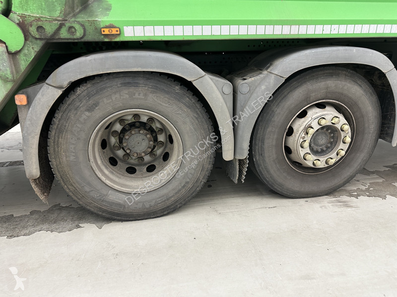 Engin de voirie MAN 26.320