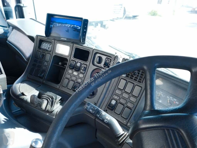 آلة لصيانة الطرق Scania 94...