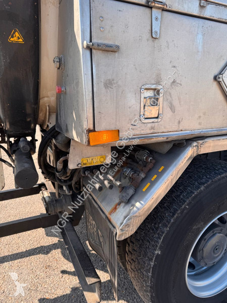 آلة لصيانة الطرق Mercedes 3241 8X4 Kaiser Saug...