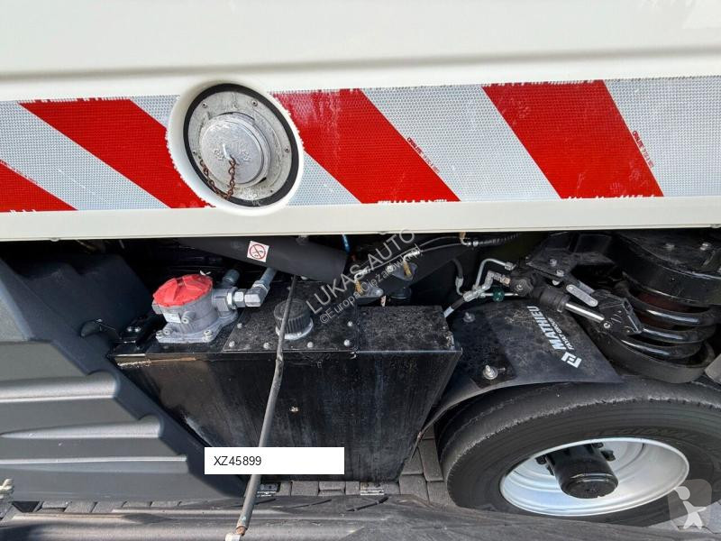Veicolo per la pulizia delle strade Mathieu...
