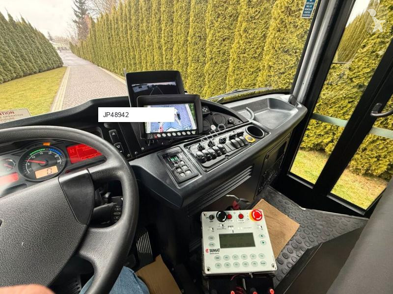 آلة لصيانة الطرق Renault D26