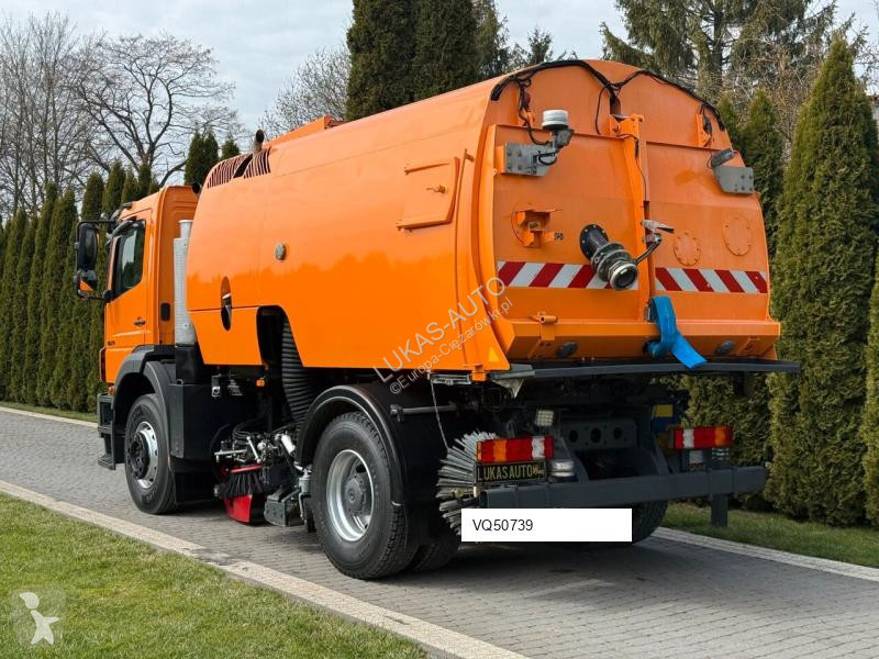 Veicolo per la pulizia delle strade Mercedes...