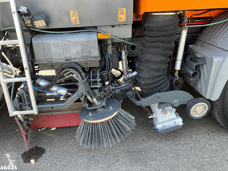 آلة لصيانة الطرق Mercedes 1324 Johnston VT 650...