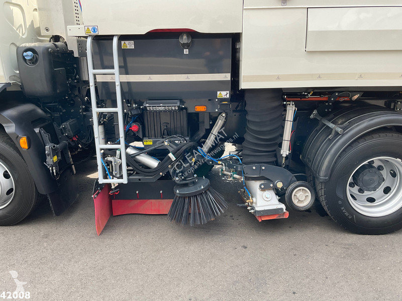 آلة لصيانة الطرق DAF FA  230 Johnston VT 650