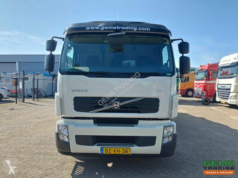 آلة لصيانة الطرق Volvo 250 6x2/4 DayCab...