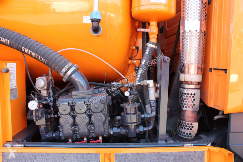 آلة لصيانة الطرق Scania 450 8x4 Kroll 19m³...