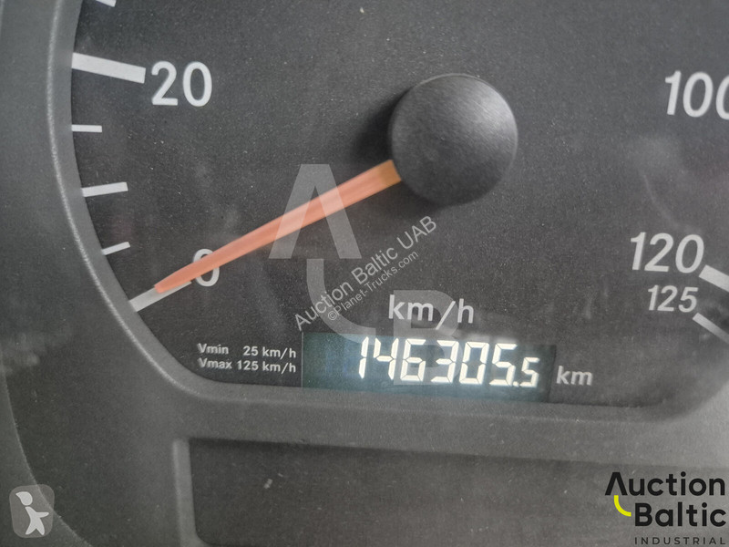 Engin de voirie Mercedes 1216