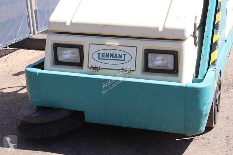 Vehículo de limpieza viaria Tennant 6400