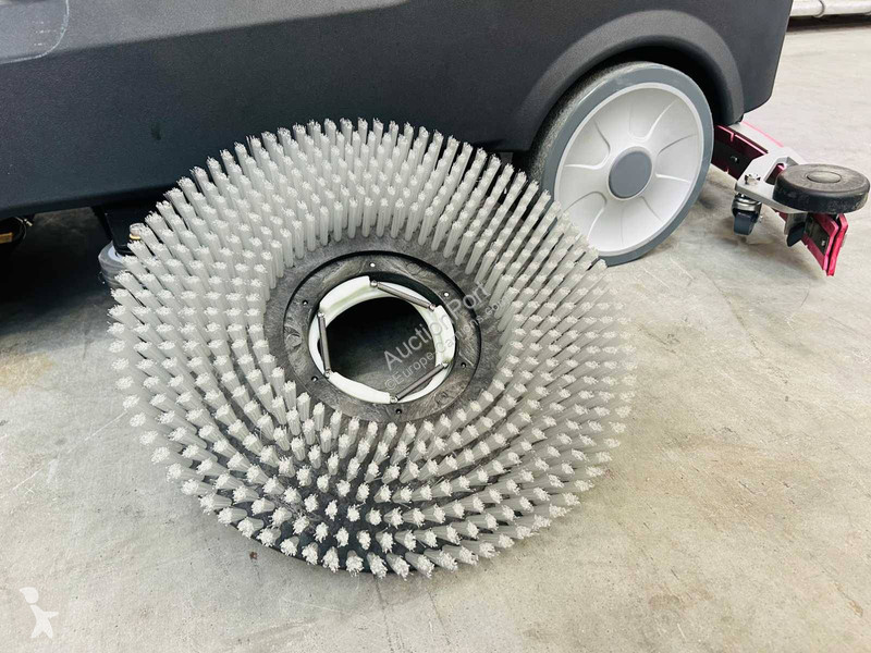 Vehículo de limpieza viaria  NR810